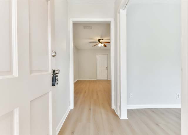 Property at 720 S 5th St, La Porte, TX 77571, 3 beds, 1.5 baths
