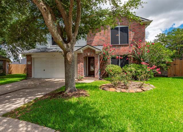 Property at 206 Fox Springs Ct, Dickinson, TX 77539, 4 beds, 2.5 baths