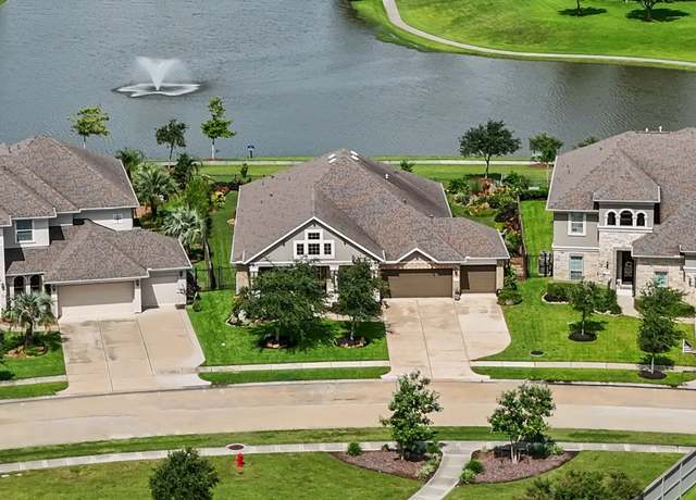 Property at 2226 Nocona Ln, League City, TX 77573, 4 beds, 3 baths