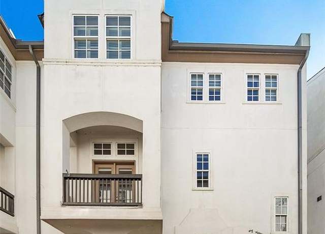 Property at 1048 W 21st St, Houston, TX 77008, 3 beds, 3.5 baths