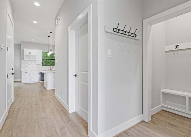 Property at 806 E 39th St, Houston, TX 77022, 3 beds, 2.5 baths