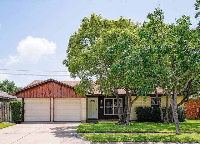 Property at 2920 Pine St, Galveston, TX 77551, 3 beds, 2 baths
