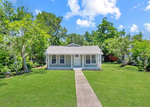 Property at 606 W Phillips St, Alvin, TX 77511, 3 beds, 2 baths