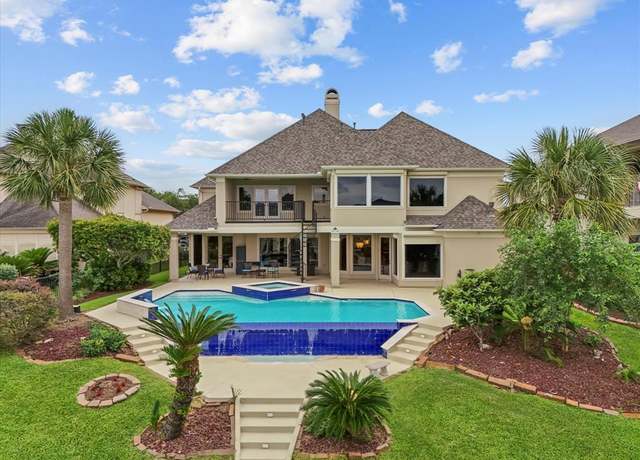 Property at 2905 Sea Channel Dr, Seabrook, TX 77586, 4 beds, 4.5 baths