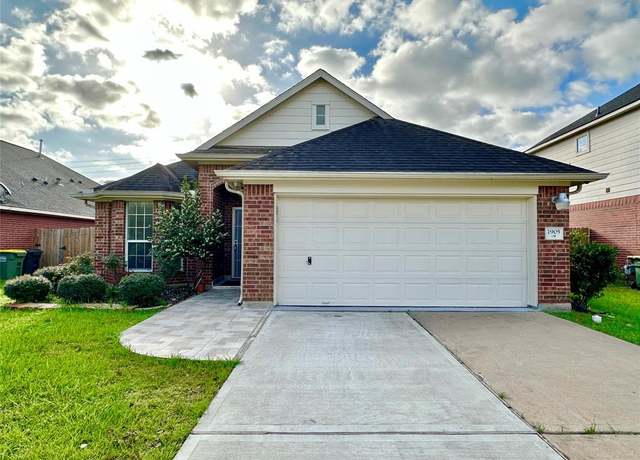 Property at 1905 Hollow Mist Ln, Pearland, TX 77581, 4 beds, 2 baths