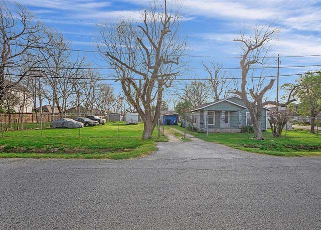 Property at 8137 Canyon St, Houston, TX 77051, 2 beds, 1 bath