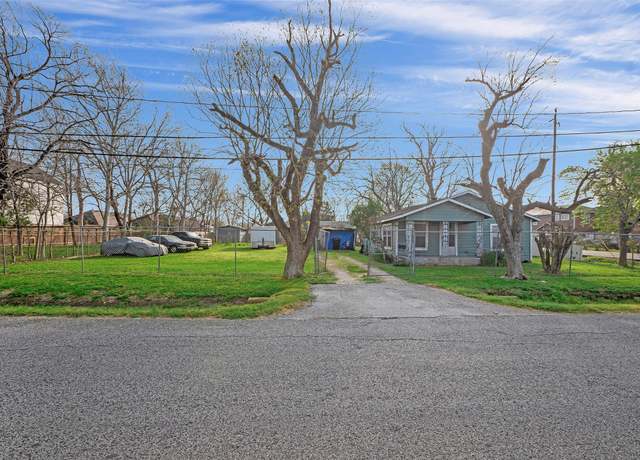 Property at 8137 Canyon St, Houston, TX 77051, 2 beds, 1 bath