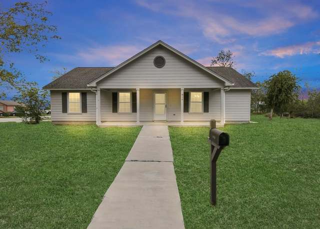 Property at 816 Erie St, Edna, TX 77957, 3 beds, 2 baths