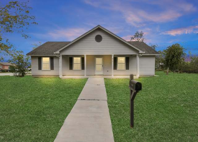 Property at 816 Erie St, Edna, TX 77957, 3 beds, 2 baths