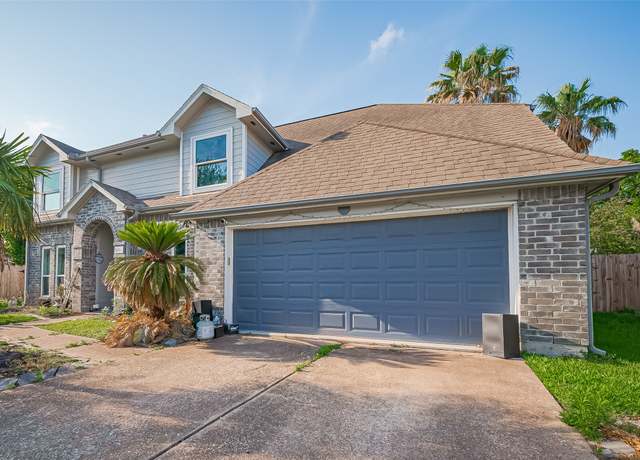 Property at 606 Oak Hill Dr, Kemah, TX 77565, 4 beds, 2.5 baths