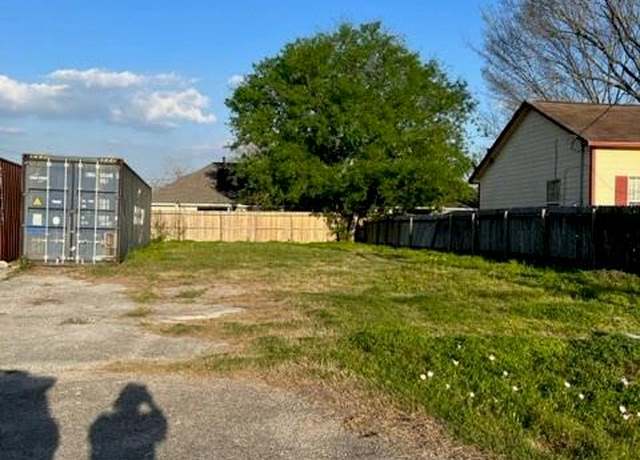 Property at 8409 Woodward St St, Houston, TX 77051