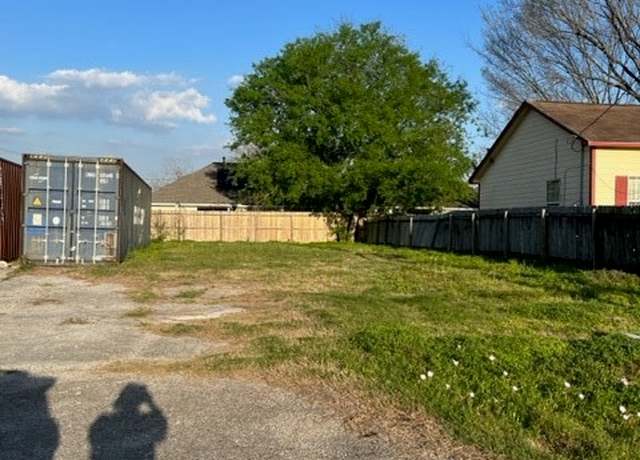 Property at 8409 Woodward St St, Houston, TX 77051