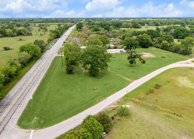 Property at 24180 Jingles Rd, Hempstead, TX 77445, 3 beds, 2 baths