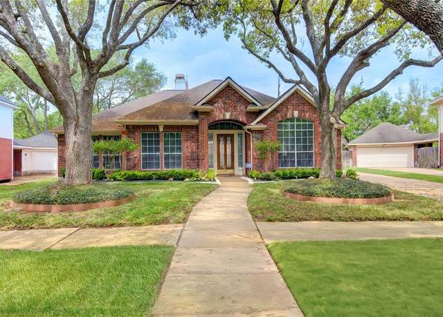 Property at 17402 Lantana Dr, Sugar Land, TX 77479, 4 beds, 2 baths