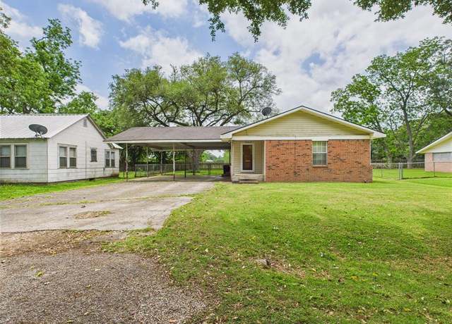 Property at 812 Merry Ln, Wharton, TX 77488, 3 beds, 2 baths