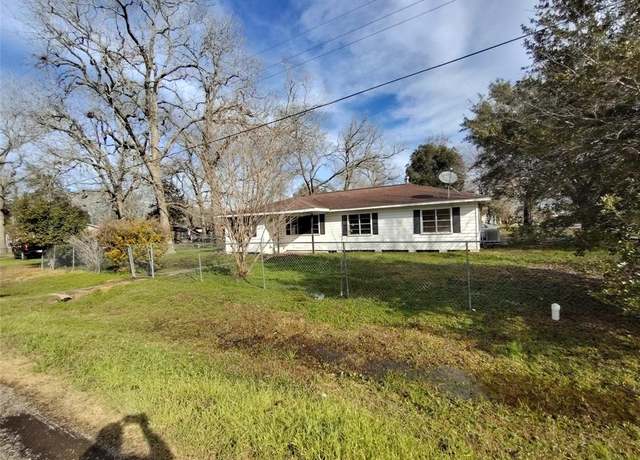 Property at 721 E Emily Ave, Wharton, TX 77488, 3 beds, 2 baths