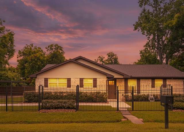 Property at 1001 Reverend B J Lewis Dr, Houston, TX 77088, 3 beds, 2 baths