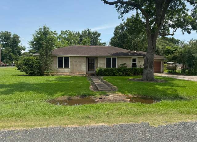 Property at 605 5th St, Louise, TX 77455, 2 beds, 1 bath