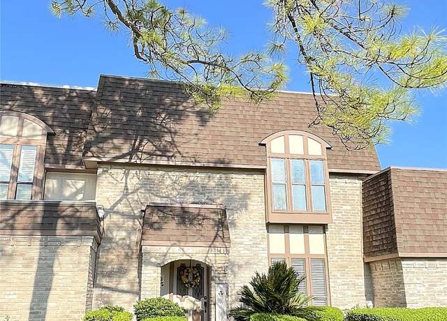 Property at 71 S Bachelor Button St, Lake Jackson, TX 77566, 3 beds, 2.5 baths