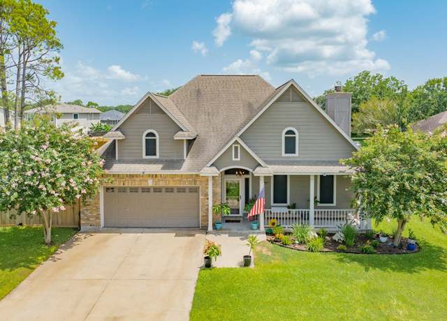 Property at 400 S Amherst Dr, West Columbia, TX 77486, 3 beds, 2 baths