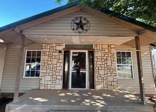 Property at 1205 14th St, Seagraves, TX 79359, 3 beds, 2 baths
