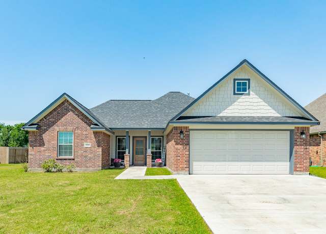 Property at 326 Yorktown Ave, Clute, TX 77531, 3 beds, 2 baths