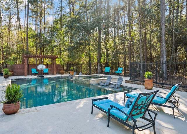 Property at 10308 Paradise Vly, Conroe, TX 77304, 5 beds, 3.5 baths