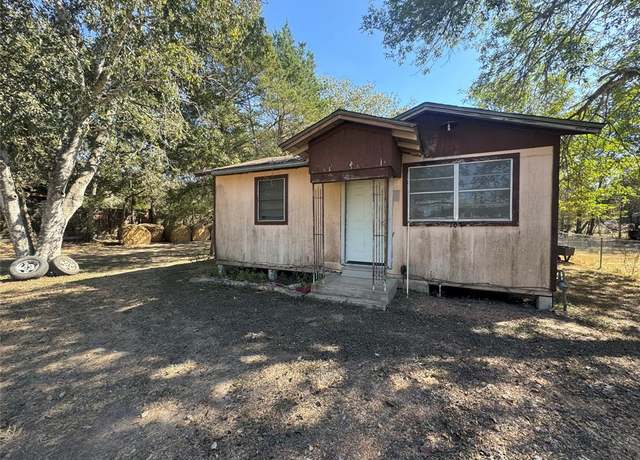 Property at 107 W Park St, Hallettsville, TX 77964, 2 beds, 1 bath
