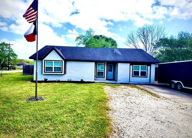 Property at 1703 Avenue B, Danbury, TX 77534, 3 beds, 1 bath