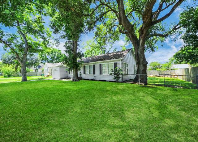 Property at 418 Forrest St, Baytown, TX 77520, 3 beds, 1.5 baths