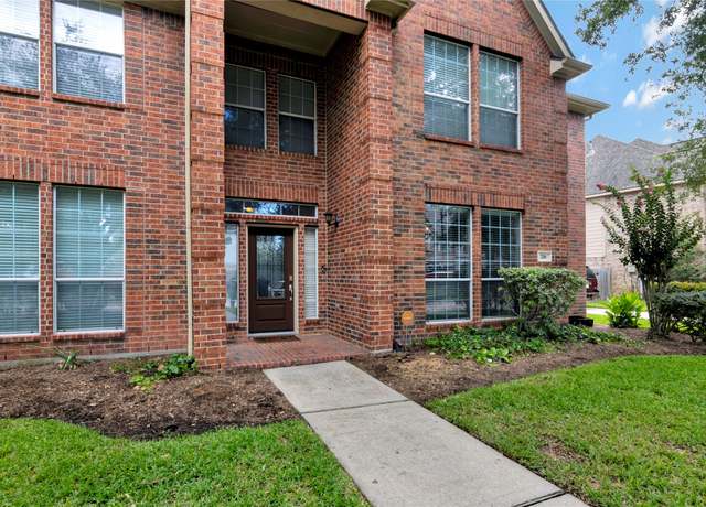 Property at 216 Willow Pointe Dr, League City, TX 77573, 5 beds, 3.5 baths