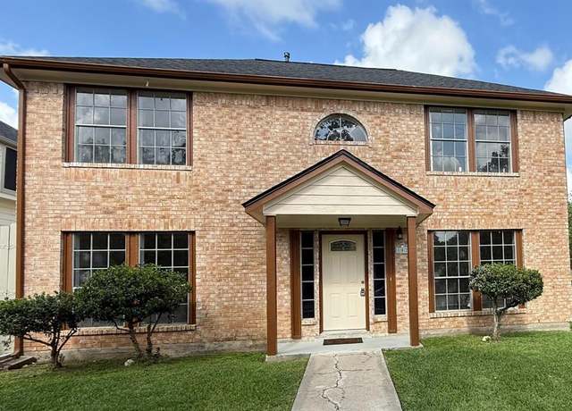 Property at 102 Mango St, Lake Jackson, TX 77566, 3 beds, 2.5 baths