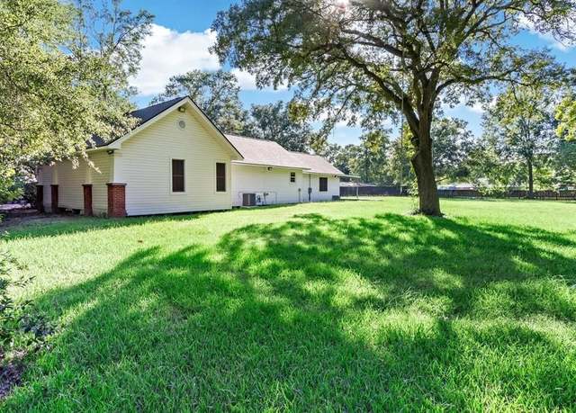 Property at 1636 S 96 Hwy S, Silsbee, TX 77656, 3 beds, 2 baths
