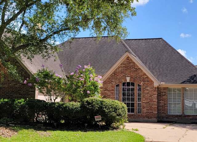 Property at 2806 Village Dl, Houston, TX 77059, 4 beds, 2 baths