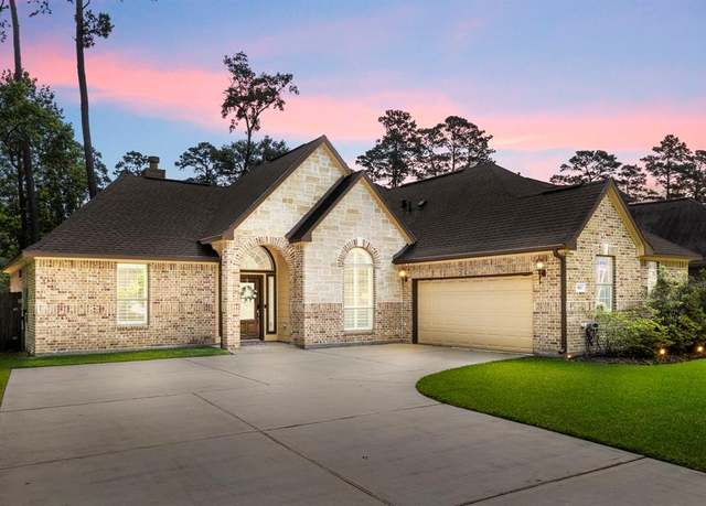 Property at 813 Woodland Ct, Conroe, TX 77302, 3 beds, 2.5 baths