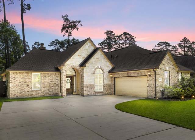 Property at 813 Woodland Ct, Conroe, TX 77302, 3 beds, 2.5 baths