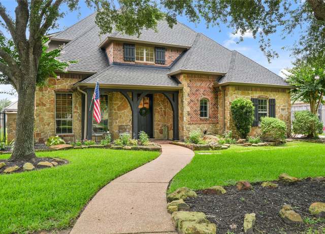 Property at 26 Waters Lake Blvd, Missouri City, TX 77459, 5 beds, 4.5 baths