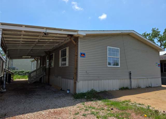 Property at 4702 18th St, Bacliff, TX 77518, 4 beds, 3 baths