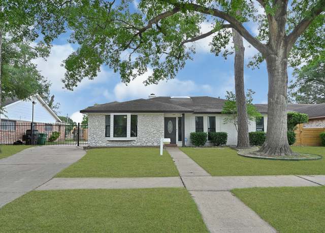 Property at 7530 Deep Forest Dr, Houston, TX 77088, 4 beds, 2.5 baths