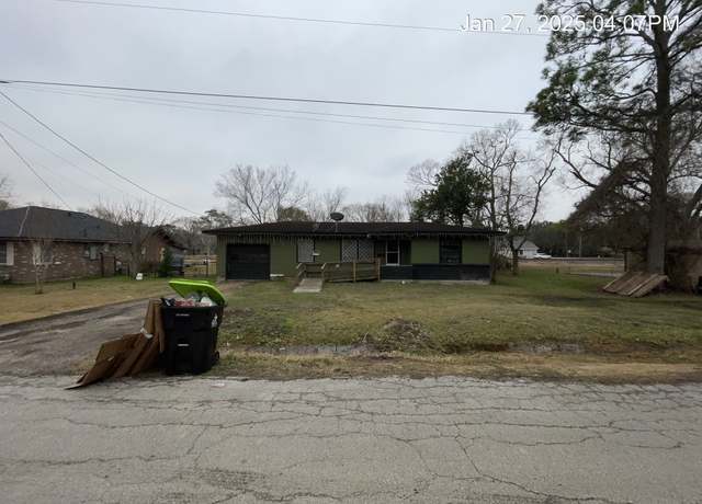 Property at 2212 Rugeley St, Bay City, TX 77414, 3 beds, 1 bath