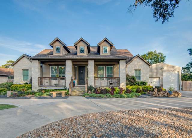 Property at 3828 Bayou Cir, Dickinson, TX 77539, 3 beds, 2.5 baths