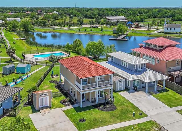 Property at 607 29th St, Dickinson, TX 77539, 3 beds, 3 baths