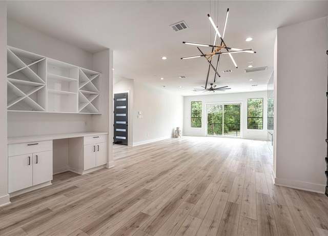 Property at 4535 Creekmont Dr, Houston, TX 77091, 3 beds, 2.5 baths
