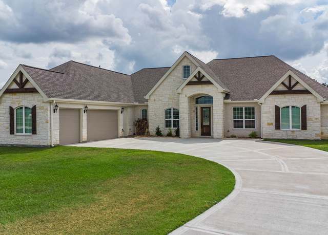 Property at 305 Champions Ct, El Campo, TX 77437, 4 beds, 3.5 baths