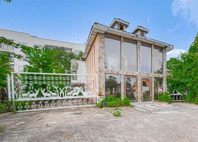 Property at 5 Briar Dale Ct, Houston, TX 77027, 8 beds, 5 baths