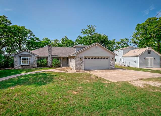 Property at 25 Clydesdale Dr, Normangee, TX 77871, 3 beds, 2.5 baths