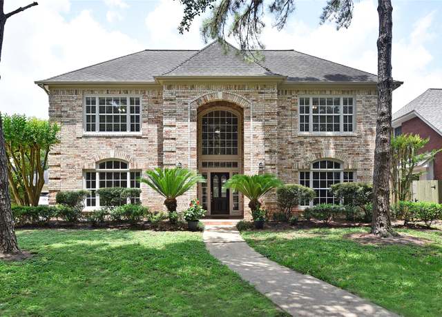 Property at 3510 Water Locust Dr, Sugar Land, TX 77479, 4 beds, 3.5 baths