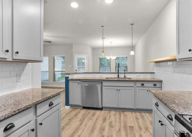 Property at 165 Camelot Place Ct, Conroe, TX 77304, 3 beds, 2.5 baths