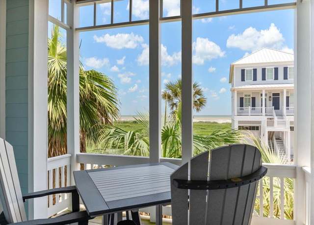 Property at 1822 Seaside Dr, Galveston, TX 77550, 4 beds, 2.5 baths