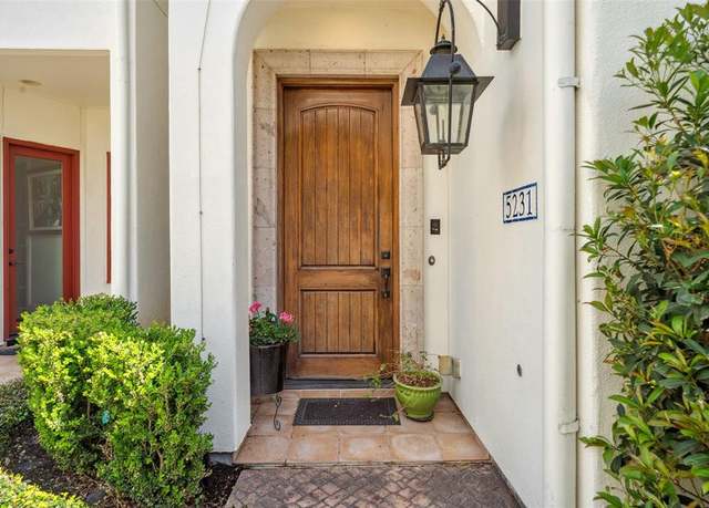 Property at 5231 Calle Montilla Pl, Houston, TX 77007, 2 beds, 3 baths